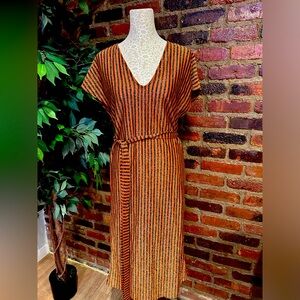 Metallic v-neck dress with waist belt.